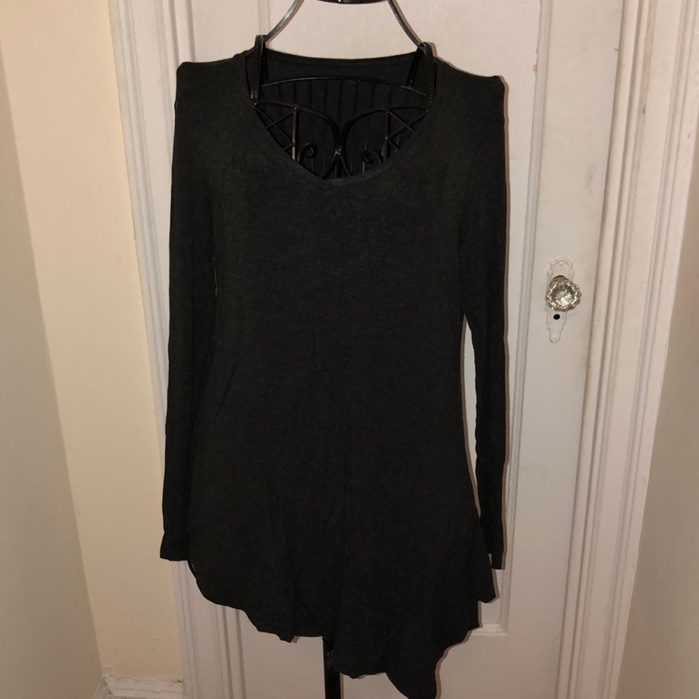 Long Sleeve Vneck Tee / S